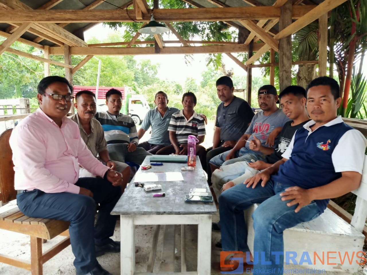 Gunakan Dana Pribadi, Haji Supu Bantu Masyarakat Buka Jalan Baru di Anggoro