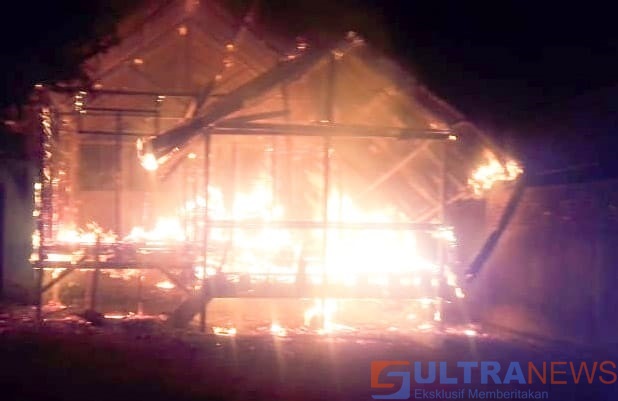rumah terbakar
