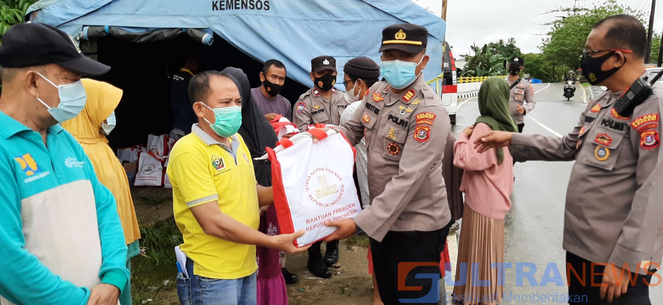 Polsek Baruga Salurkan Paket Bantuan Presiden untuk Korban Banjir Kali Wanggu