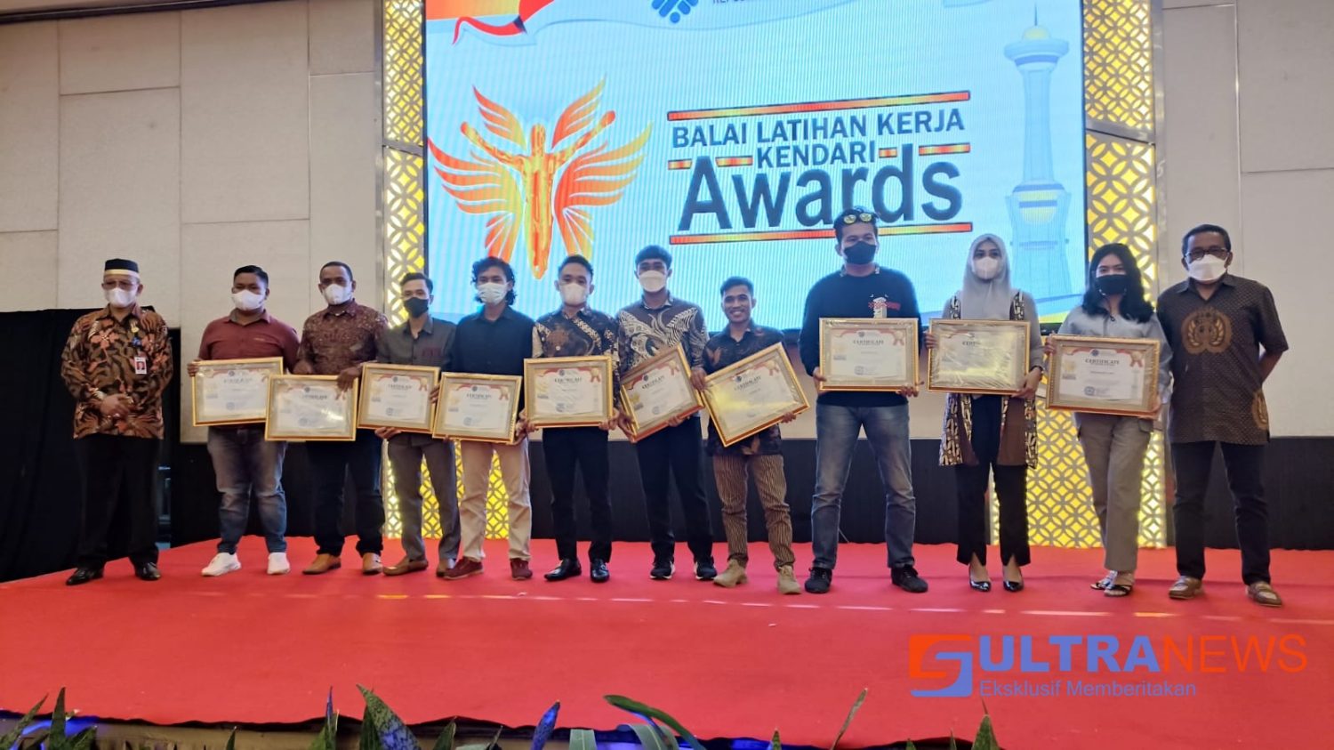 Ikut Berkontribusi, Media Online Sultranews.co.id Terima Penghargaan BLK Kendari Award 2021