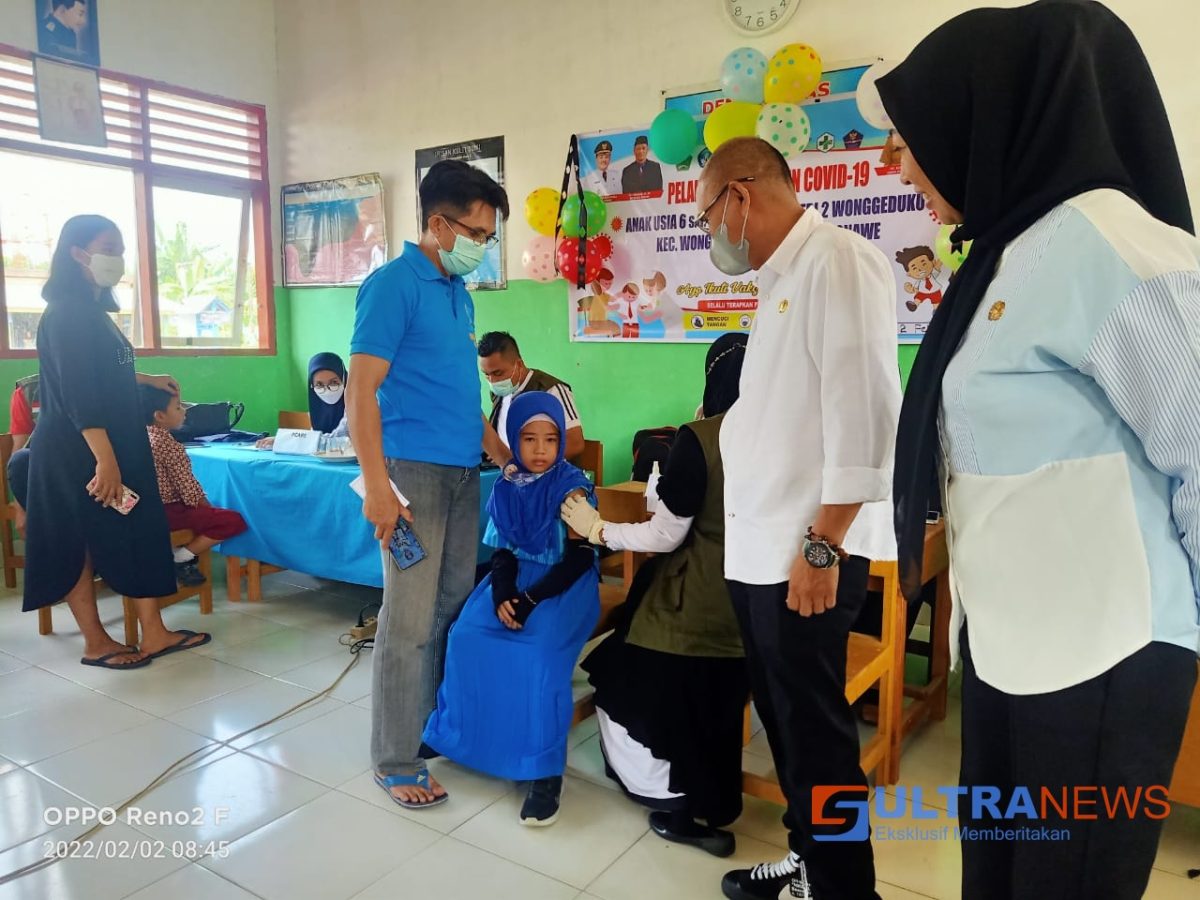 Tinjau Pelaksanaan Vaksinasi Anak di SDN 2 Wonggeduku, Kadis Dikbud Konawe Sebut Tidak Ada Larangan dan Sanksi